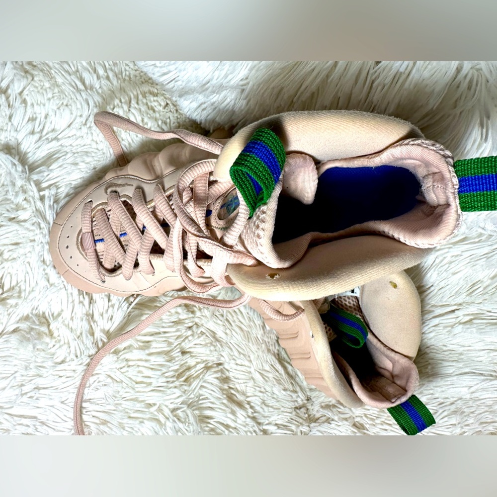 Nike shoes beige